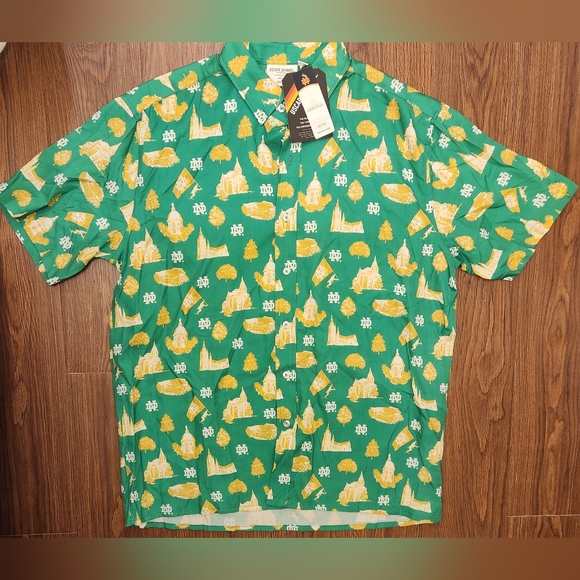 Notre Dame Fighting Irish Uscape Apparel Button Up Green Short Sleeve LARGE NWT - Picture 1 of 5